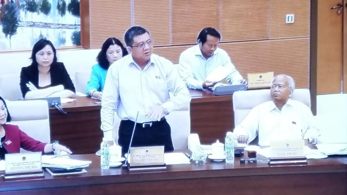 Debaten en Comité Permanente del Parlamento vietnamita gestión de equipos sanitarios